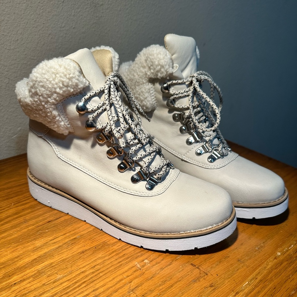 Esprit Wisdome Creme lace up Boots Sz 6.5M